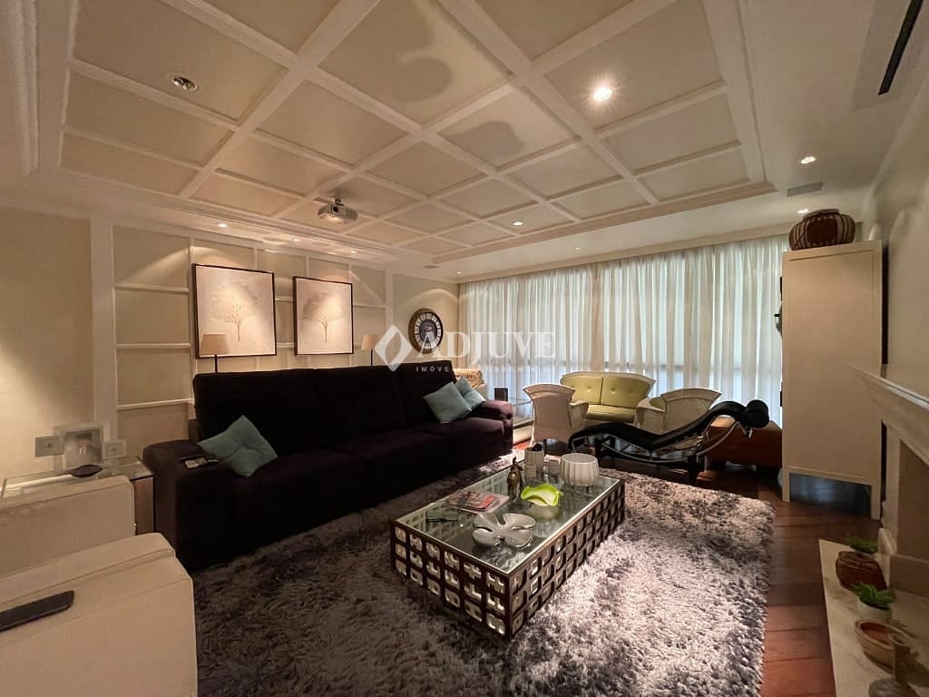 Apartamento à venda com 4 quartos, 262m² - Foto 1