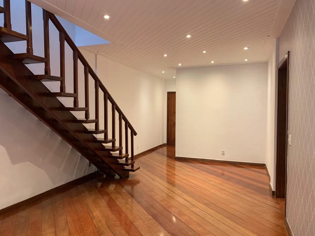 Apartamento 3 quartos e 2 banheiros, à venda ou para alugar, no bairro Centro em Petrópolis