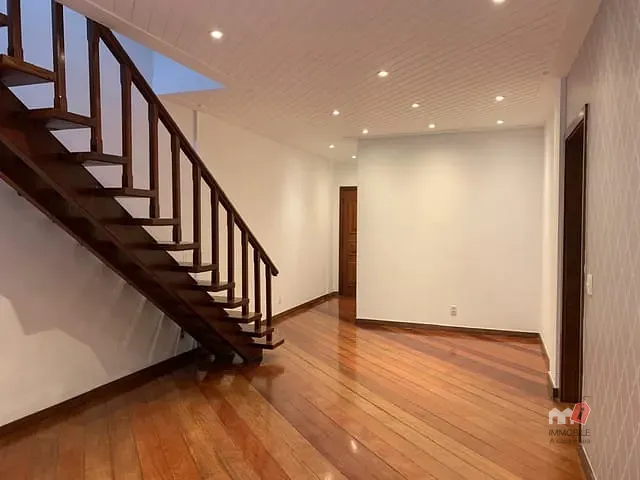 Apartamento 3 quartos e 2 banheiros, à venda ou para alugar, no bairro Centro em Petrópolis