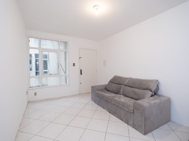 Apartamento com 72m² 2 quartos e 1 banheiro, à venda, no bairro Centro em Pelotas