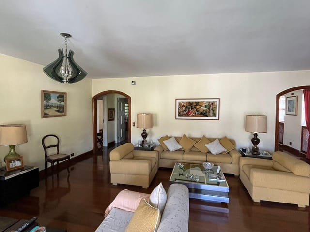 Apartamento 4 quartos e 2 banheiros, à venda, no bairro Centro em Petrópolis