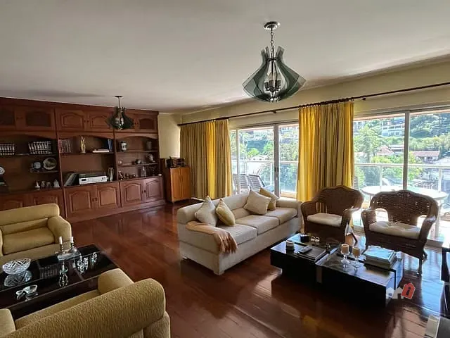 Apartamento 4 quartos e 2 banheiros, à venda, no bairro Centro em Petrópolis
