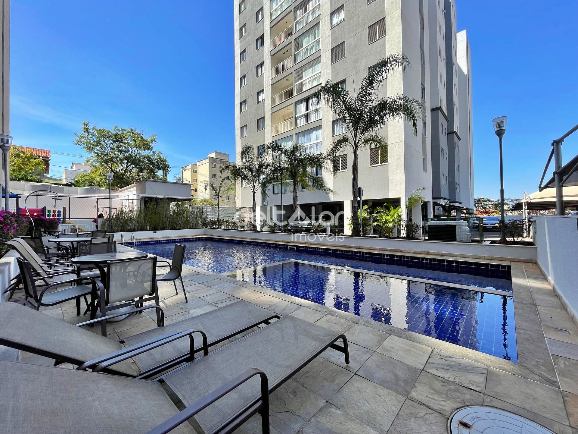 Apartamento para alugar com 3 quartos, 75m² - Foto 1