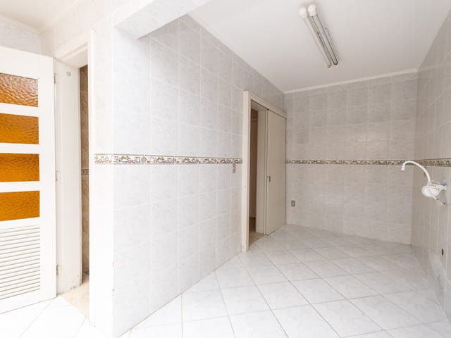 Apartamento com 72m² 2 quartos e 1 banheiro, para alugar, no bairro Centro em Pelotas