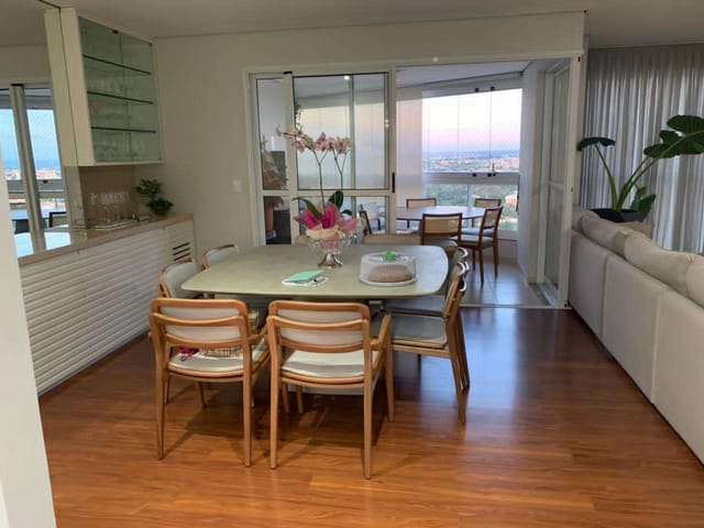 Apartamento com 218m² 3 quartos e 5 banheiros, à venda, no bairro Bela Suiça em Londrina