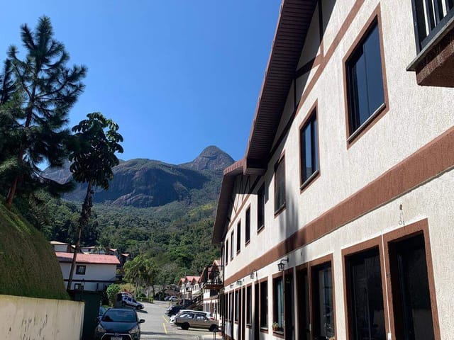 Apartamento 2 quartos e 2 banheiros, à venda, no bairro Samambaia em Petrópolis