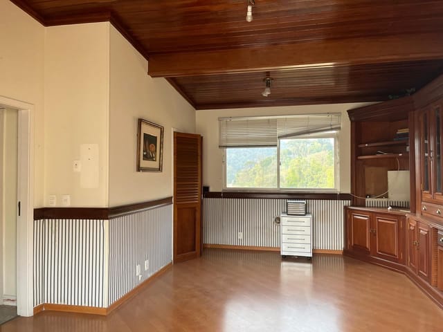 Apartamento 4 quartos e 3 banheiros, à venda, no bairro Centro em Petrópolis
