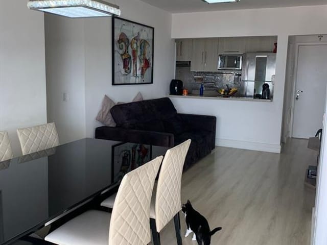 Apartamento com 99m² 3 quartos e 2 banheiros, à venda, no bairro Vila Gomes Cardim em São Paulo