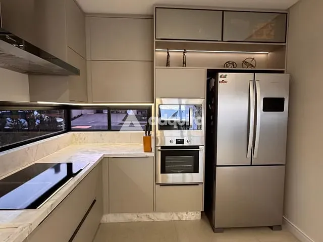 Casa com 330m² 3 quartos e 3 banheiros, à venda, no bairro Jardim Carvalho em Ponta Grossa