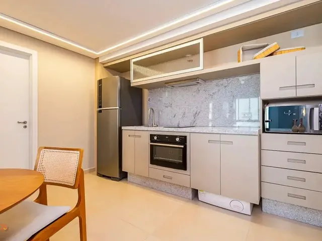 Apartamento 1 quarto e 1 banheiro, para alugar, no bairro Centro em Curitiba