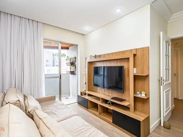 Apartamento 3 quartos e 2 banheiros, para alugar, no bairro Água Verde em Curitiba