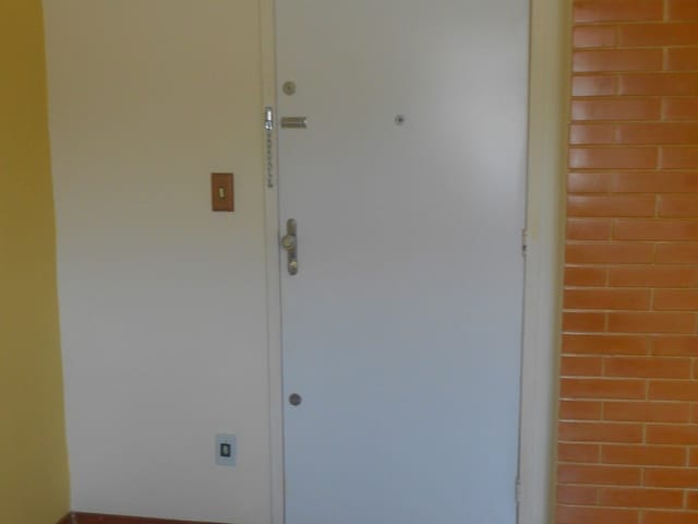 Apartamento 1 quarto e 1 banheiro, para alugar, no bairro Mosela em Petrópolis