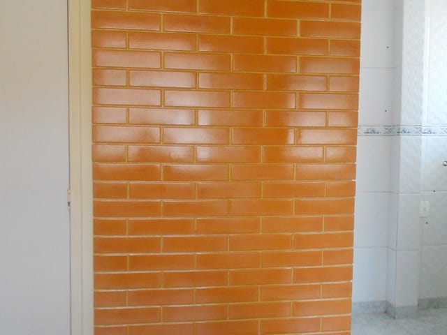 Apartamento 1 quarto e 1 banheiro, para alugar, no bairro Mosela em Petrópolis