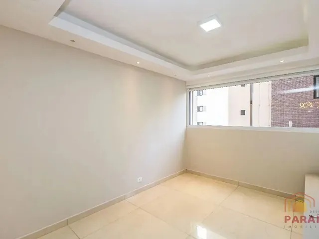 Apartamento 2 quartos e 1 banheiro, para alugar, no bairro Centro em Curitiba
