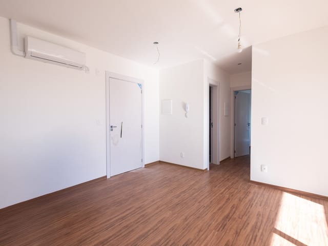 Foto do Apartamento - Apartamento à venda no Smart Urban Club, Areal: 62 m², 2 quartos, sacada com churrasqueira e piso porcelanato. | UP Imóveis