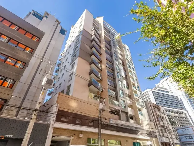 Apartamento 2 quartos e 3 banheiros, para alugar, no bairro Centro em Curitiba