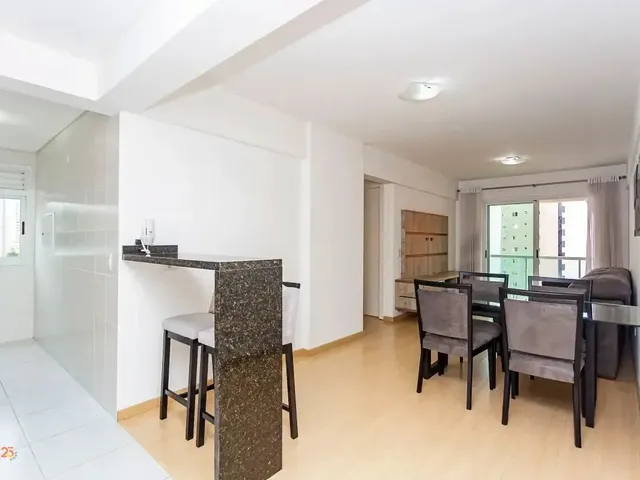 Apartamento 2 quartos e 3 banheiros, para alugar, no bairro Centro em Curitiba