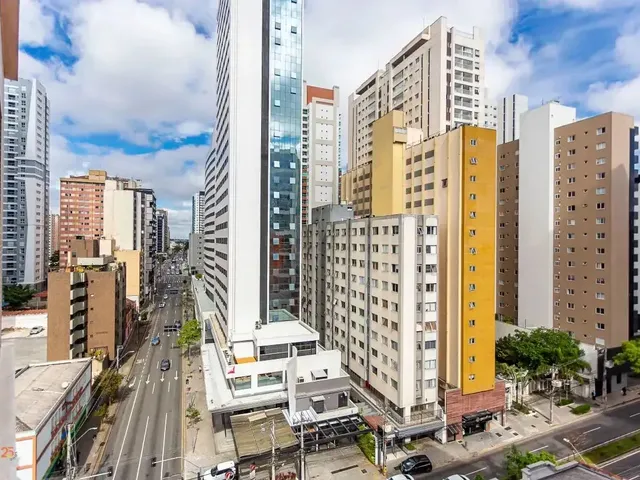 Apartamento 2 quartos e 3 banheiros, para alugar, no bairro Centro em Curitiba