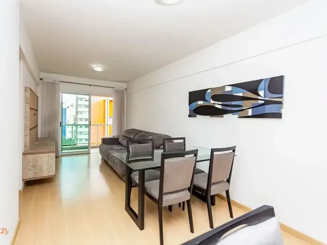 Apartamento 2 quartos e 3 banheiros, para alugar, no bairro Centro em Curitiba