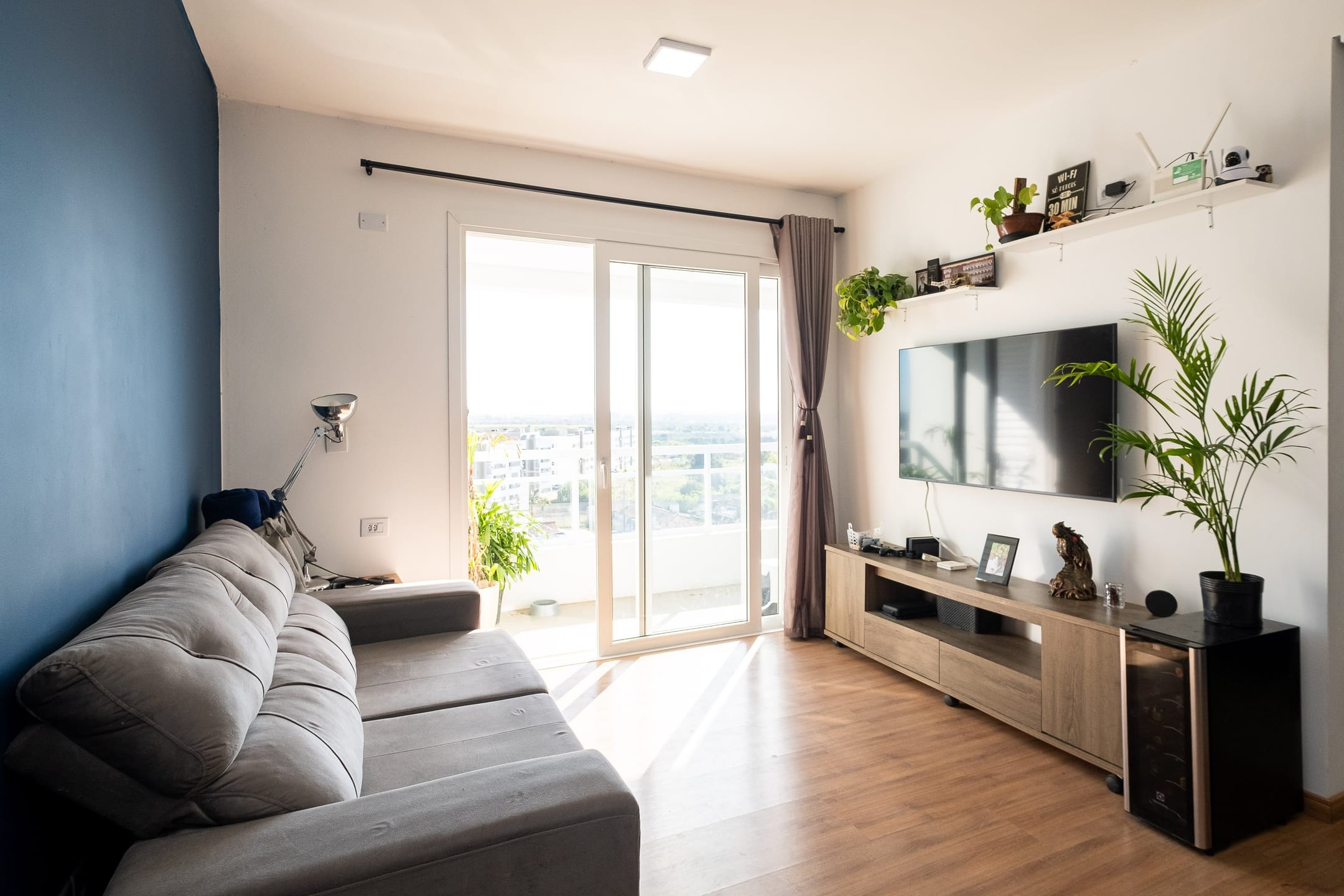 Apartamento no Solarium Araújo: 3 dormitórios (sendo 1 suíte), sacada, churrasqueira, móveis planejados e lazer completo! Conforto e sofisticação em Pelotas.