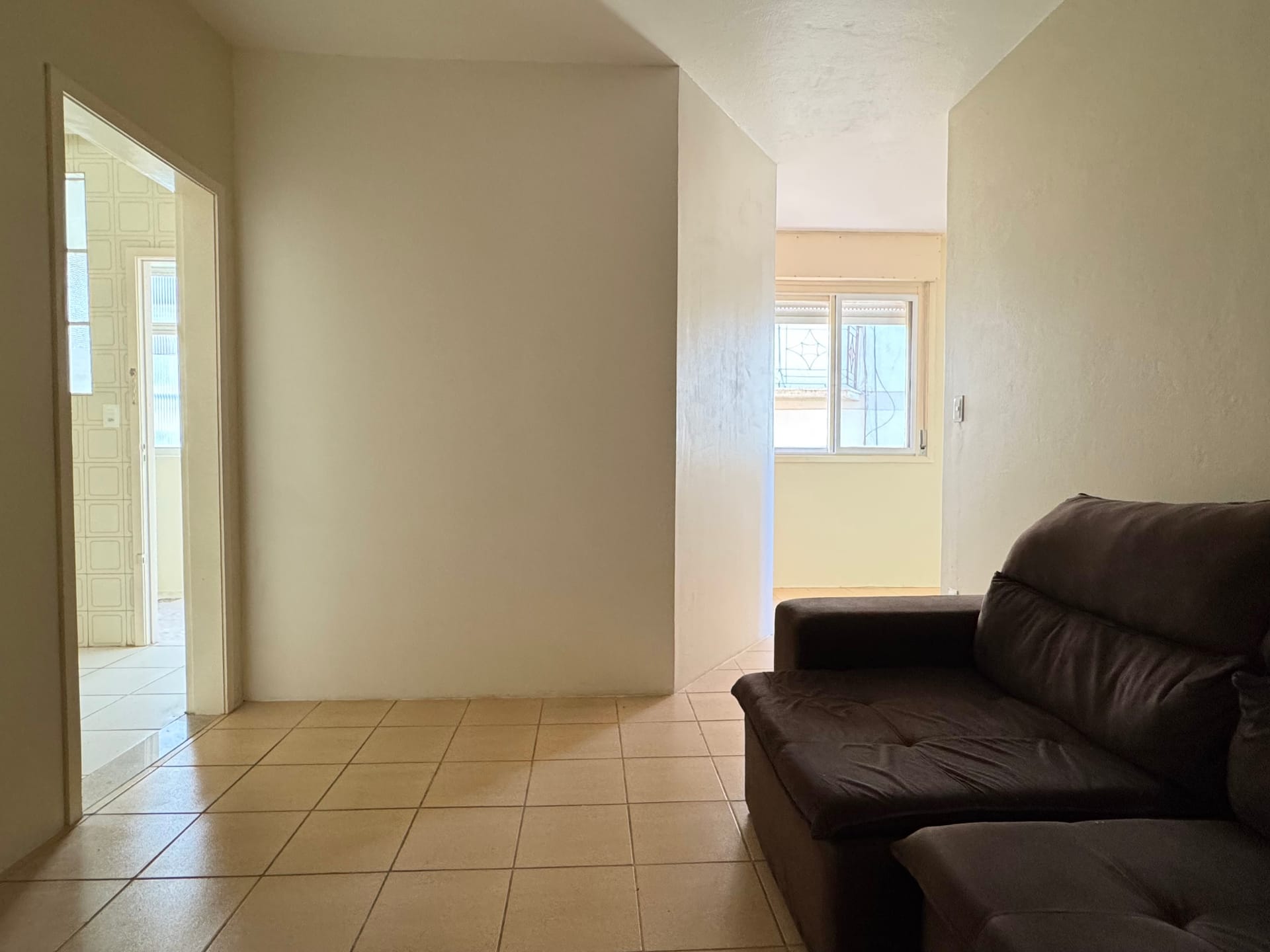 Apartamento no bairro Porto, adaptado para 2 dormitórios, semimobiliado, silencioso e pronto para morar. Ótimo para estudantes ou investidores!