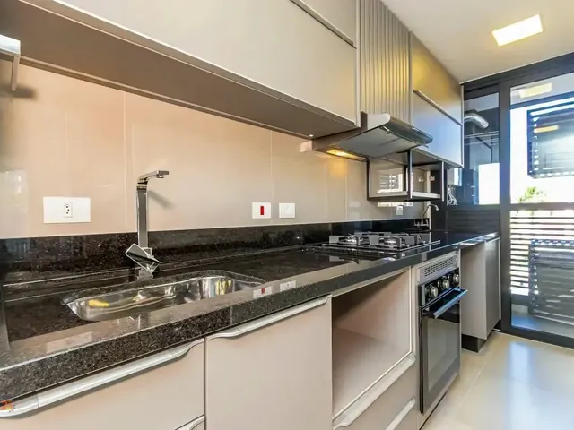 Apartamento 2 quartos e 2 banheiros, para alugar, no bairro Água Verde em Curitiba
