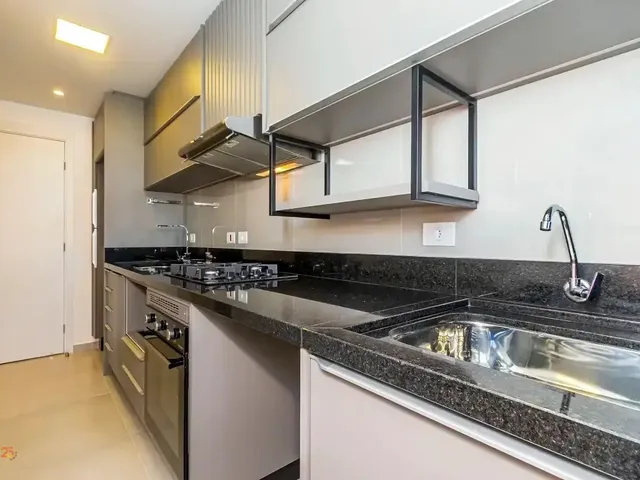 Apartamento 2 quartos e 2 banheiros, para alugar, no bairro Água Verde em Curitiba