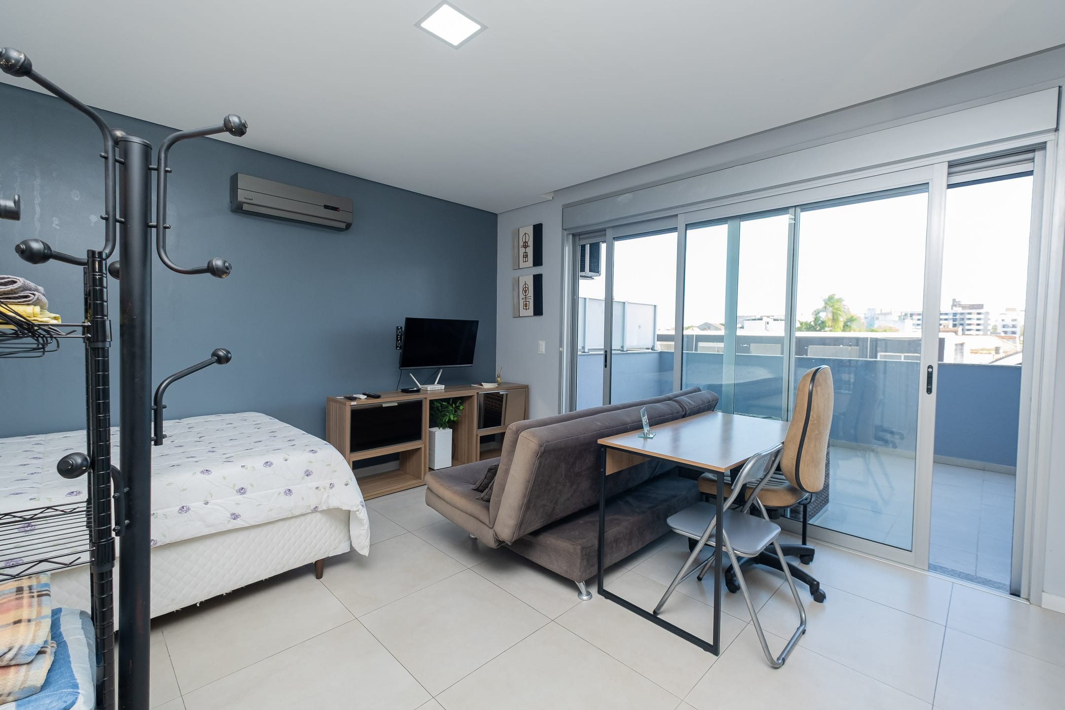 Loft mobiliado com varanda e elevador para locação no Centro — conforto, praticidade e excelente localização