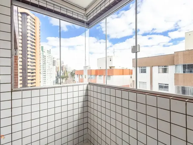 Apartamento 3 quartos e 2 banheiros, para alugar, no bairro Ecoville em Curitiba