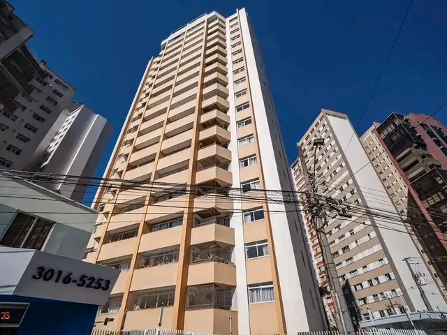 Apartamento 3 quartos e 2 banheiros, para alugar, no bairro Bigorrilho em Curitiba