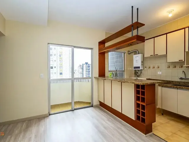 Apartamento 1 quarto e 1 banheiro, para alugar, no bairro Centro em Curitiba