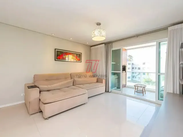 Apartamento 3 quartos e 2 banheiros, para alugar, no bairro Água Verde em Curitiba