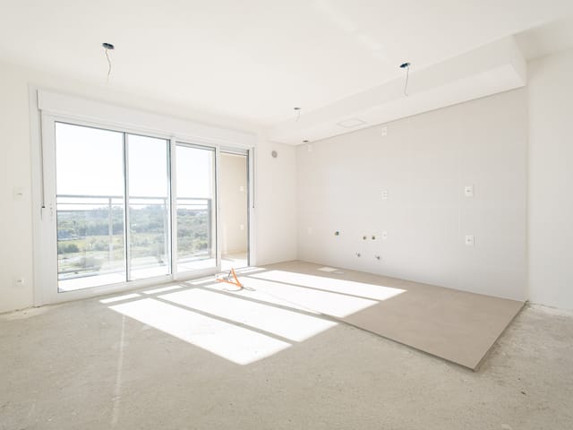 Foto do Apartamento - Apartamento com 74 m² no Areal, 3 dormitórios (1 suíte), sacada, 2 vagas. Condomínio com lazer completo e portaria 24h. Conforto e praticidade! | UP Imóveis