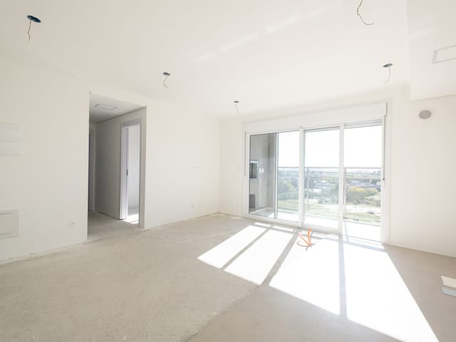 Foto do Apartamento - Apartamento com 74 m² no Areal, 3 dormitórios (1 suíte), sacada, 2 vagas. Condomínio com lazer completo e portaria 24h. Conforto e praticidade! | UP Imóveis