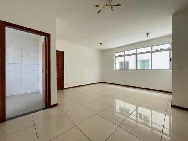 Foto do Apartamento - Apartamento para locação com 3 quartos (1 suíte), armários planejados e duas vagas cobertas, Planalto, Belo Horizonte, MG | Deltalar Imóveis