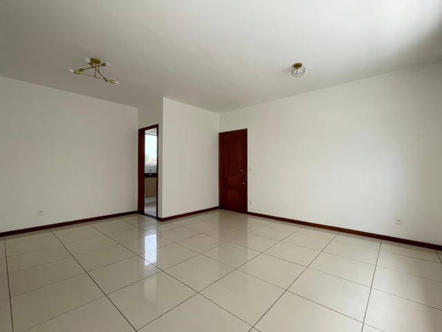 Foto do Apartamento - Apartamento para locação com 3 quartos (1 suíte), armários planejados e duas vagas cobertas, Planalto, Belo Horizonte, MG | Deltalar Imóveis