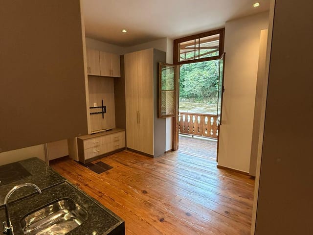 Apartamento 1 quarto e 1 banheiro, para alugar, no bairro Centro em Petrópolis