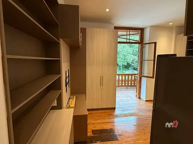 Apartamento 1 quarto e 1 banheiro, para alugar, no bairro Centro em Petrópolis