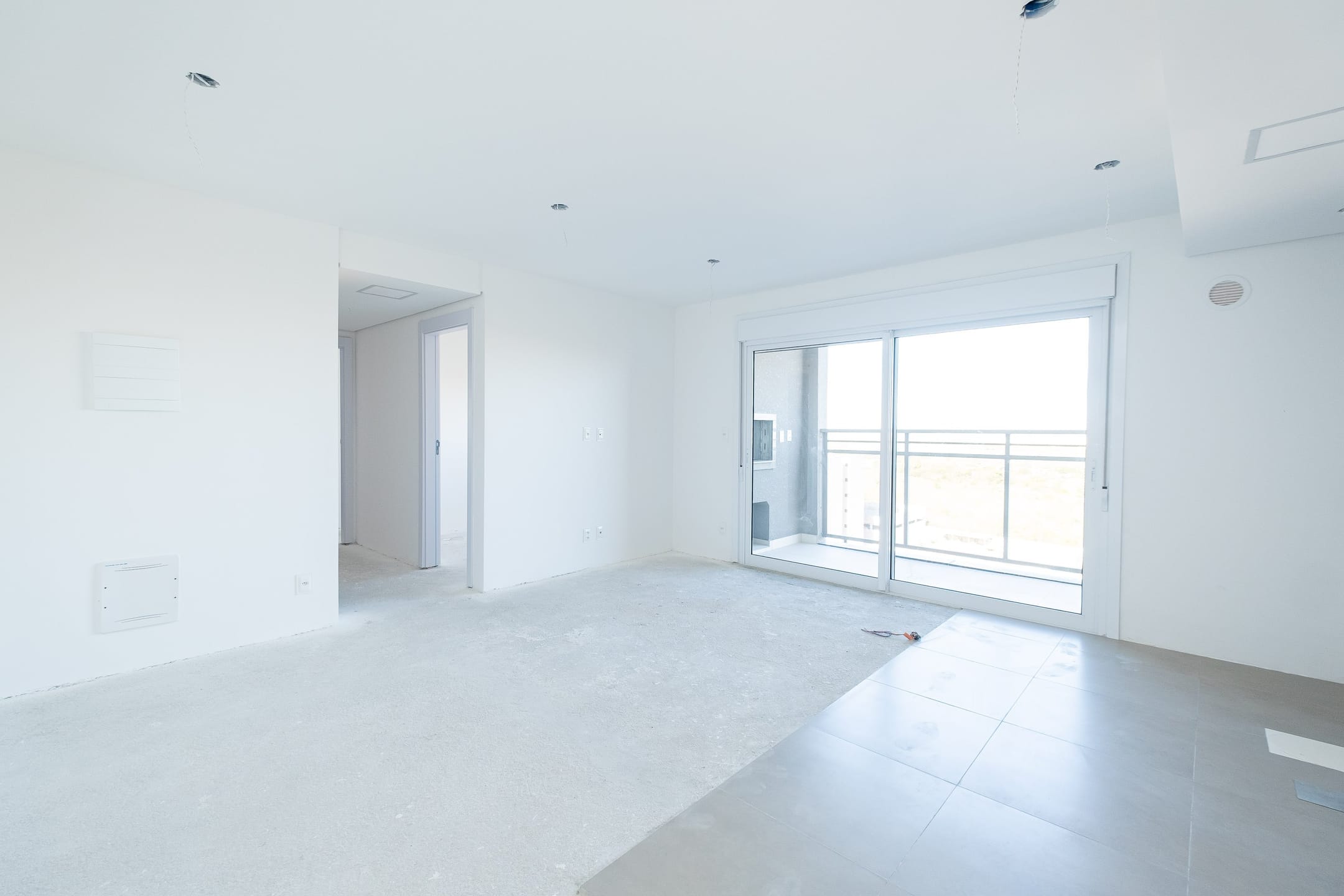 Apartamento à venda no Areal, com 74,48 m², 3 dormitórios (1 suíte), andar alto, sacada com churrasqueira e 2 vagas. Condomínio com lazer completo!