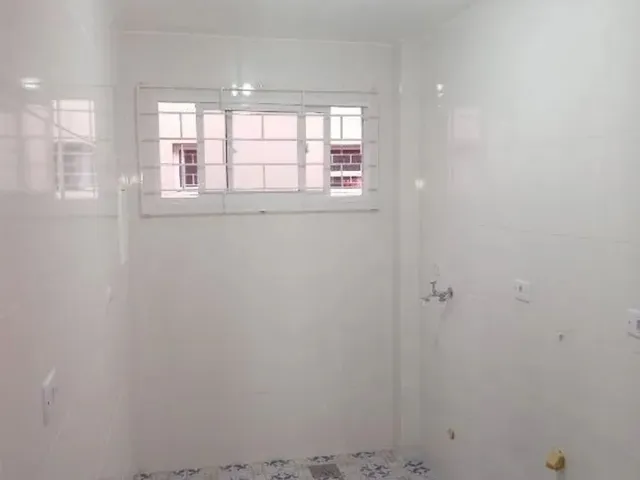 Apartamento 2 quartos e 1 banheiro, para alugar, no bairro Uberaba em Curitiba