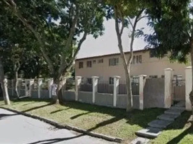 Apartamento 2 quartos e 1 banheiro, para alugar, no bairro Uberaba em Curitiba