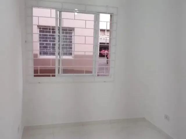 Apartamento 2 quartos e 1 banheiro, para alugar, no bairro Uberaba em Curitiba