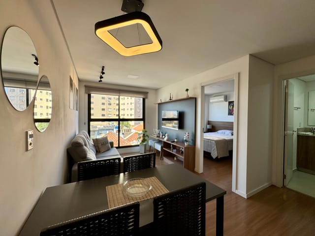 Foto do Apartamento - Apartamento totalmente mobiliado no Centro de Pelotas, 1 dorm, vaga de garagem coberta, lazer completo e ótima iluminação natural. Pronto para morar! | UP Imóveis