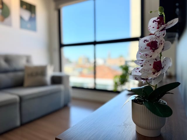 Foto do Apartamento - Apartamento totalmente mobiliado no Centro de Pelotas, 1 dorm, vaga de garagem coberta, lazer completo e ótima iluminação natural. Pronto para morar! | UP Imóveis