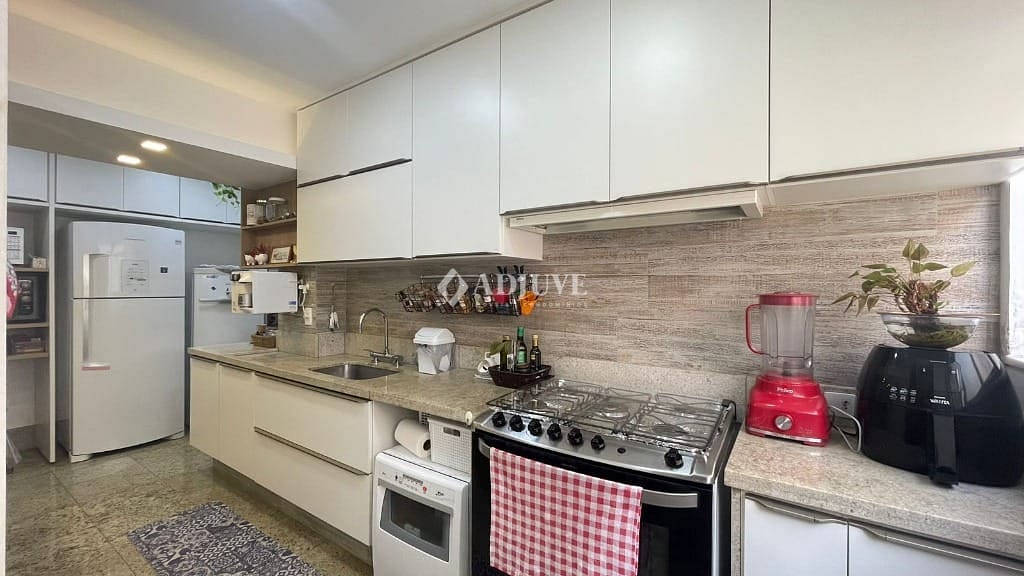 Apartamento à venda com 3 quartos, 130m² - Foto 14