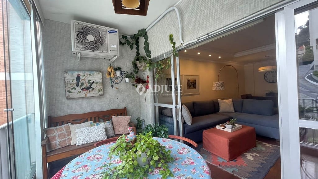 Apartamento à venda com 3 quartos, 130m² - Foto 1