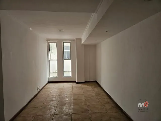 Apartamento 1 quarto e 1 banheiro, à venda, no bairro Bingen em Petrópolis