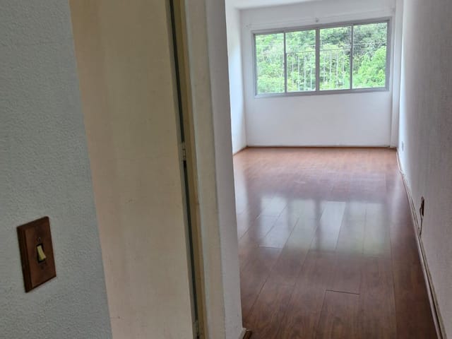 Apartamento 2 quartos e 1 banheiro, para alugar, no bairro Bingen em Petrópolis