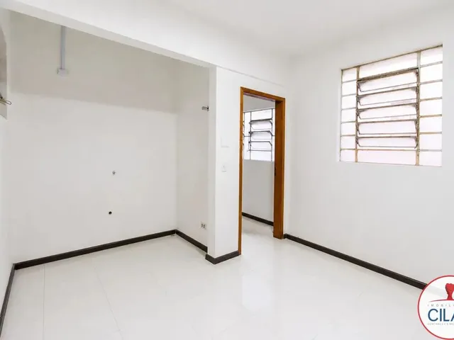 Apartamento 1 quarto e 1 banheiro, para alugar, no bairro Centro em Curitiba