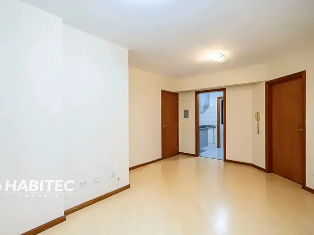 Apartamento 1 quarto e 1 banheiro, para alugar, no bairro Bigorrilho em Curitiba